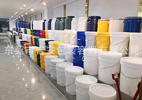 日逼网站视频吉安容器一楼涂料桶、机油桶展区